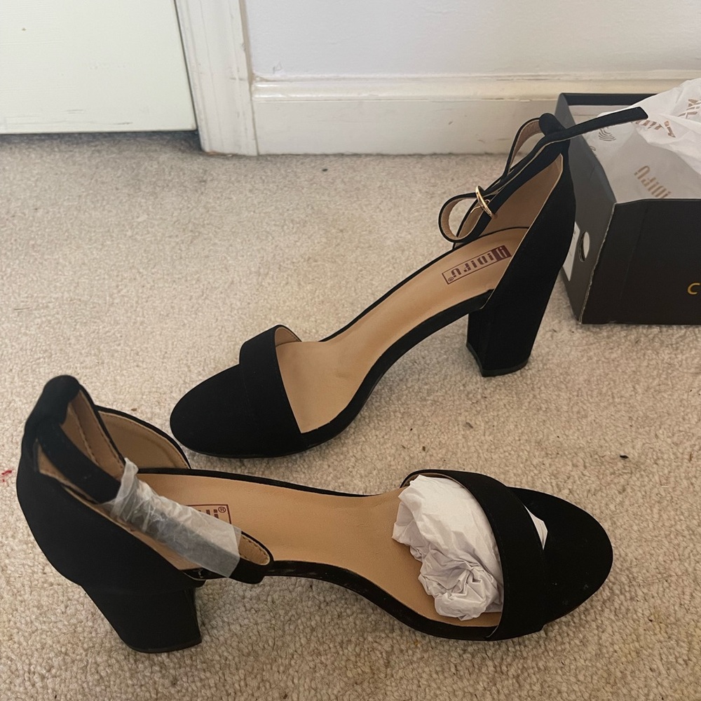 Woman’s 8.5 3in black heel sandals never worn